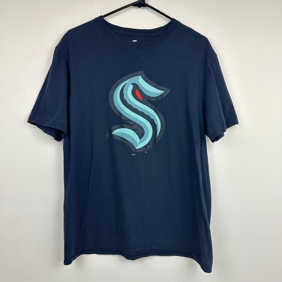 Fanatics Seattle Kraken Hockey NHL Sports Logo Crewneck Navy Blue T-Shirt Large - Picture 1 of 9